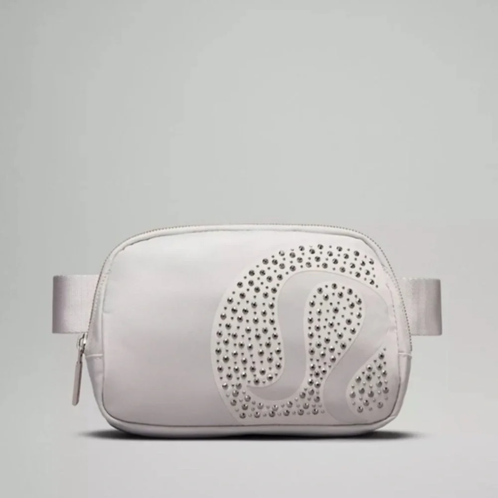 Lululemon 1L Vapor White with Studded Logo Everywhere Belt Bag BRAND NEW